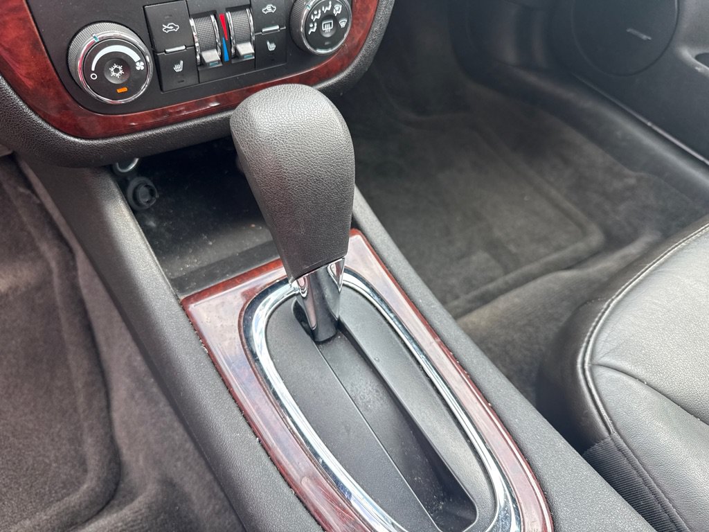 Used 2009 Chevrolet Impala LT w/ Luxury Edition Package FWD image 16