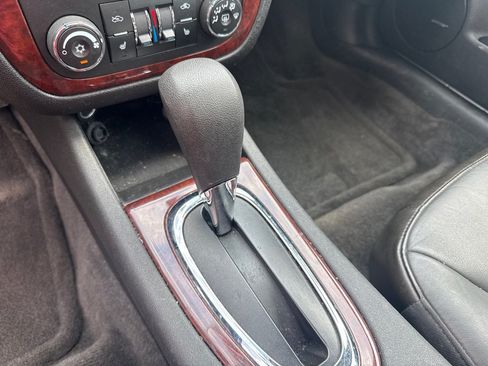 Used 2009 Chevrolet Impala LT w/ Luxury Edition Package FWD image 16