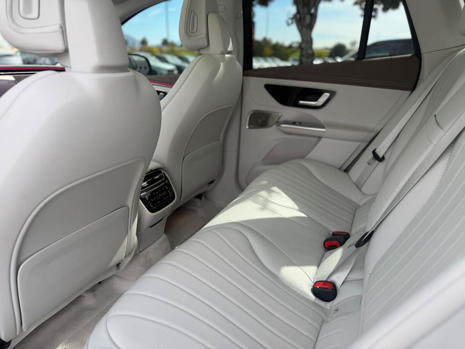 Used 2023 Mercedes-Benz EQE 500 4MATIC SUV image 17
