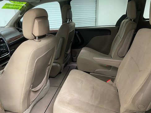Used 2012 Chrysler Town & Country Touring image 11