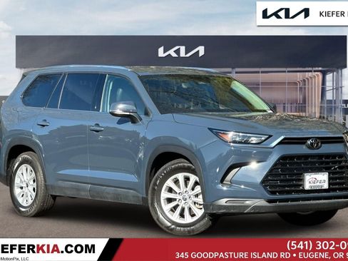 Used 2025 Toyota Grand Highlander AWD image 1