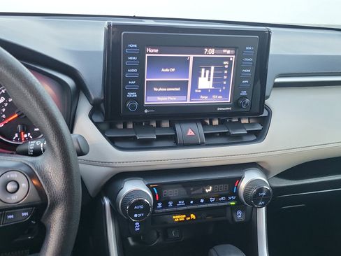 Used 2021 Toyota RAV4 XLE image 11