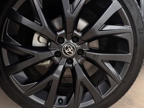 Used 2025 Toyota Crown Signia Limited w/ Advanced Technology Package image 9