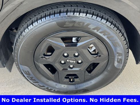 Used 2025 Kia Carnival FWD image 9