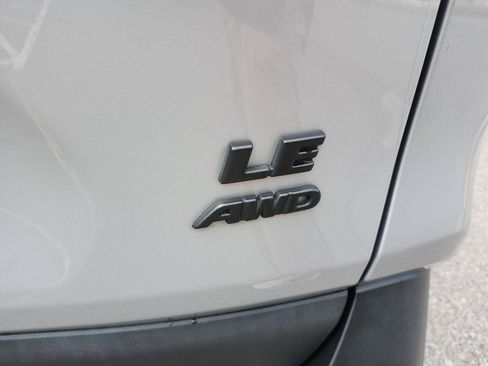 Used 2022 Toyota RAV4 LE AWD/4WD image 5
