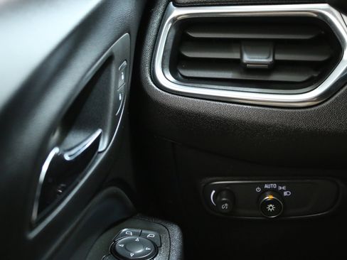 Used 2024 Chevrolet Equinox LT w/ LPO, Floor Liner Package FWD image 17