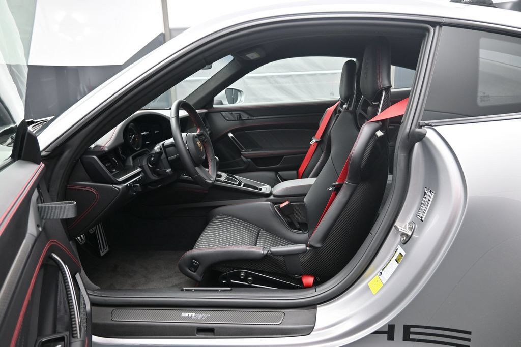 Certified 2024 Porsche 911 GT3 RS RWD image 6