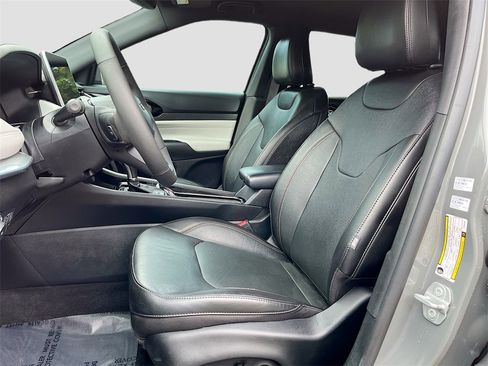 Used 2023 Jeep Compass Limited image 19