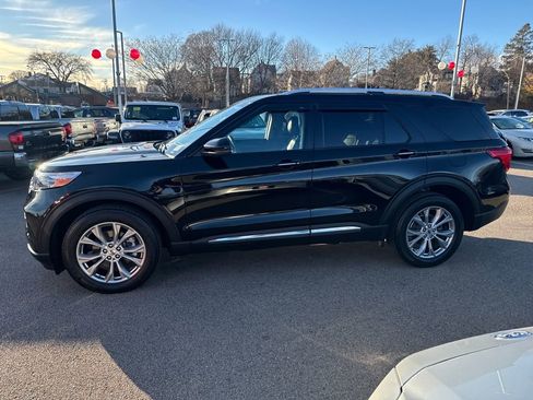 Used 2023 Ford Explorer Limited w/ Limited Technology Package image 4