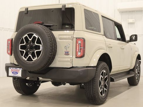 New 2025 Ford Bronco Outer Banks image 8