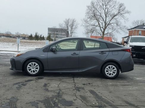 Used 2021 Toyota Prius LE image 4