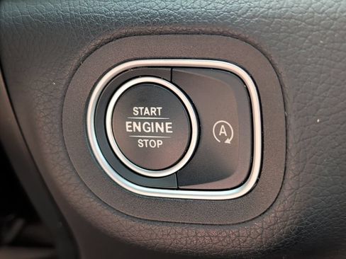 Used 2025 Mercedes-Benz GLE 450 4MATIC image 26