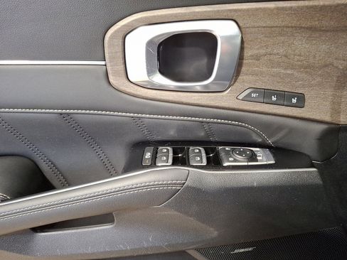 Used 2023 Kia Sorento SX Prestige image 13