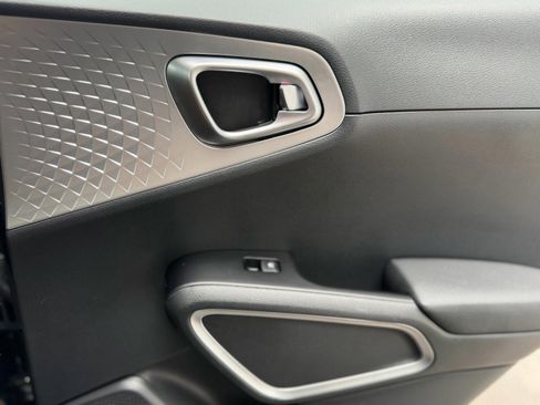 Used 2022 Kia Soul LX w/ Technology Package FWD image 17