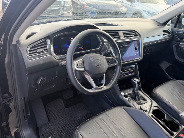 Used 2022 Volkswagen Tiguan SE AWD/4WD image 11