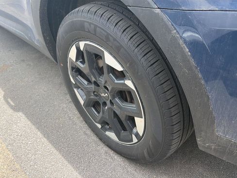 Used 2024 Kia Sorento S w/ Panoramic Sunroof Package image 10