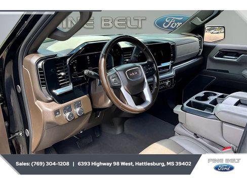 Used 2025 GMC Sierra 1500 SLT AWD/4WD image 13