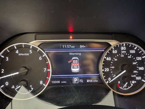 Used 2025 Nissan Sentra SR FWD image 4