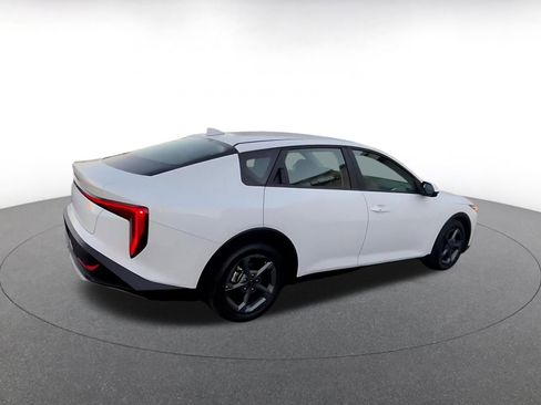 Used 2025 Kia K4 LXS image 15