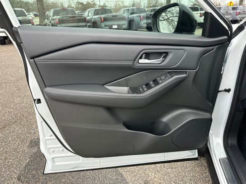 New 2026 Nissan Rogue SV FWD image 10