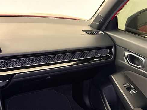 Certified 2025 Honda Civic Sport image 17
