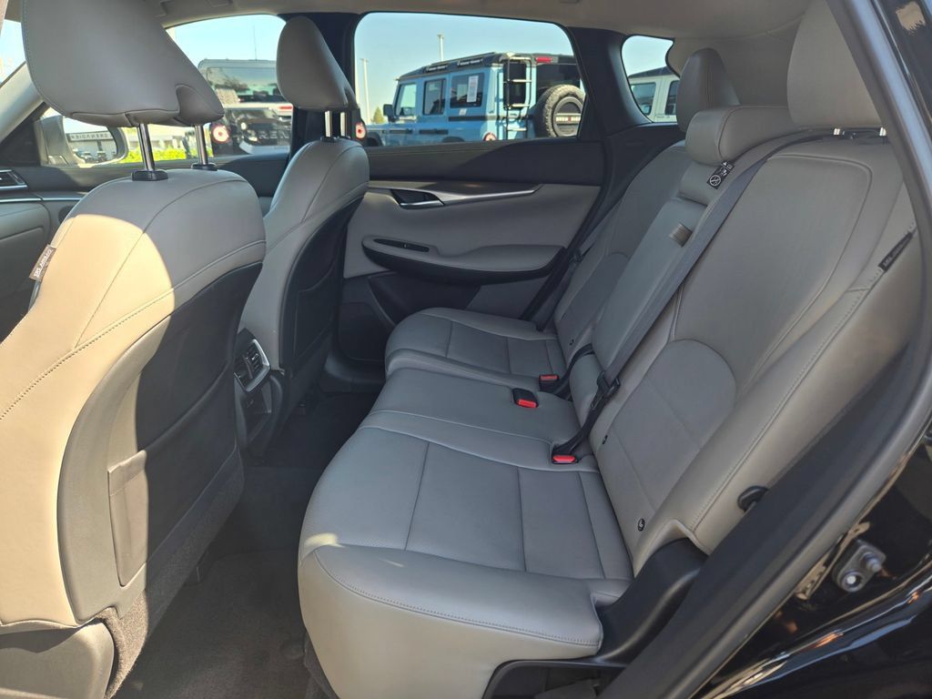 Used 2023 INFINITI QX50 Luxe FWD image 14