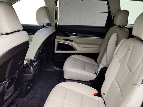 Used 2024 Kia Telluride EX w/ EX Captain's Chair Package FWD image 22