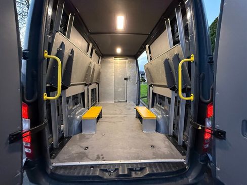 Used 2018 Mercedes-Benz Sprinter 2500 image 19