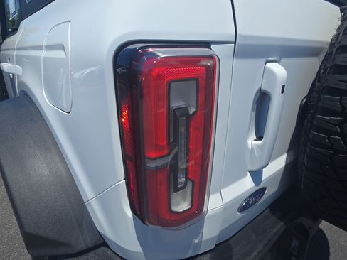 Used 2023 Ford Bronco Outer Banks w/ Sasquatch Package AWD/4WD image 29
