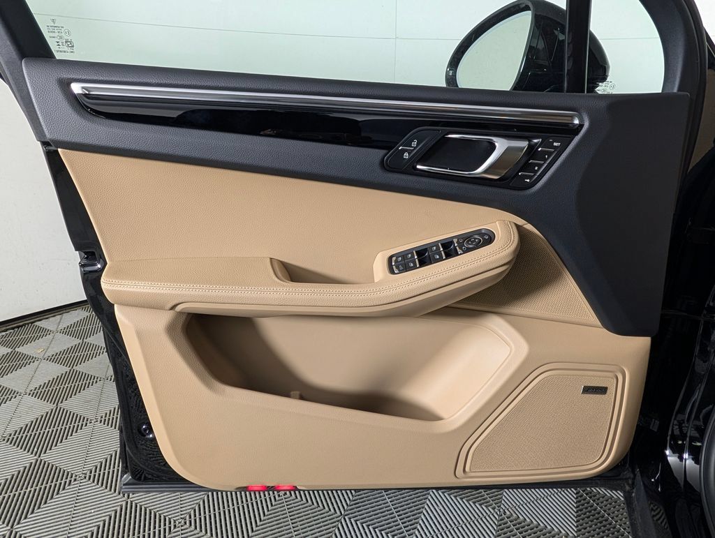 New 2026 Porsche Macan AWD/4WD image 25