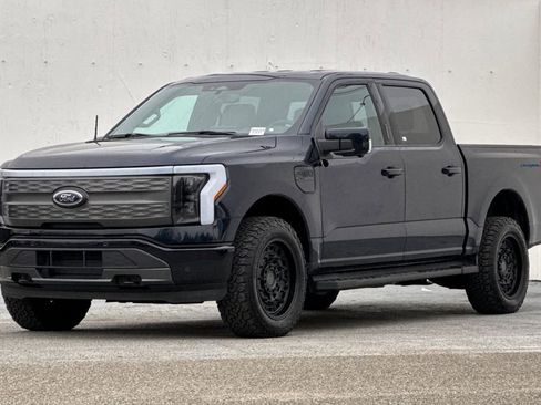 Used 2023 Ford F150 Lightning Lariat image 7