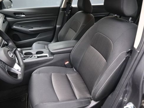 Used 2025 Nissan Altima 2.5 SV image 19