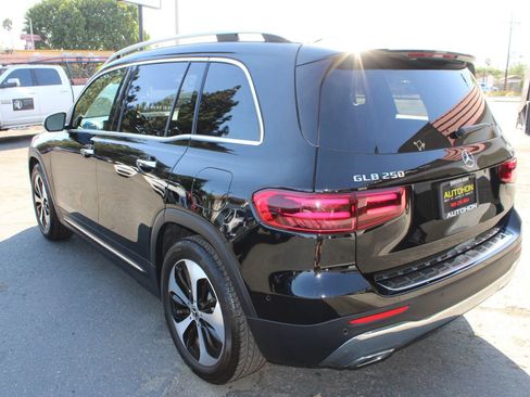 Used 2025 Mercedes-Benz GLB 250 4MATIC image 38