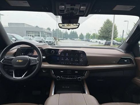 Used 2026 Chevrolet Suburban High Country w/ Sun And Tow Package AWD/4WD image 4