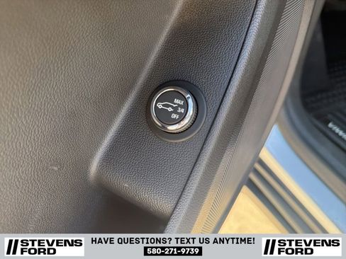 Used 2021 Chevrolet Traverse LT FWD image 23