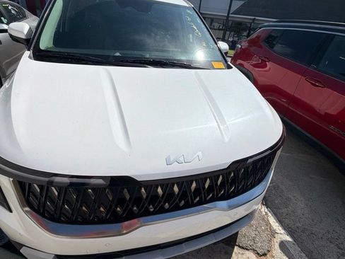 Used 2025 Kia Carnival FWD image 12
