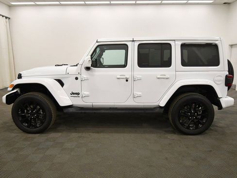 Used 2022 Jeep Wrangler Unlimited Sahara image 4