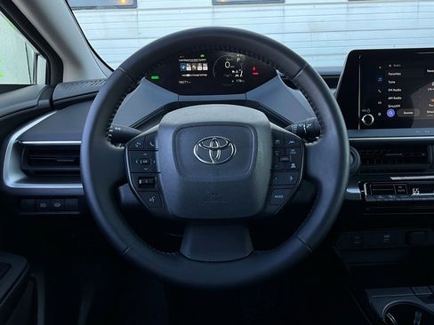 Used 2025 Toyota Prius LE image 30