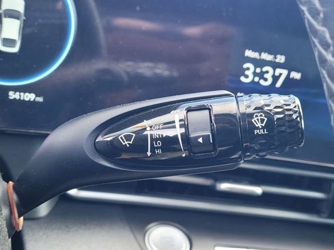 Used 2023 Hyundai Elantra SEL w/ Convenience Package image 16