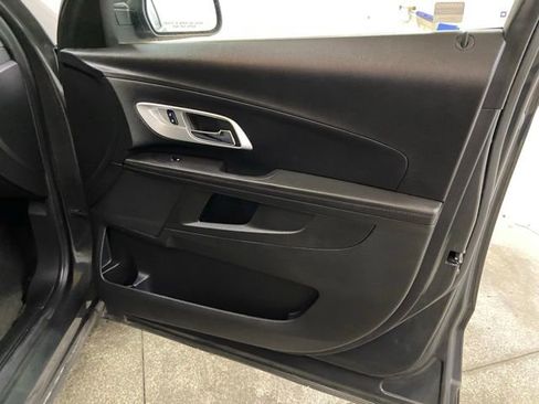 Used 2017 Chevrolet Equinox LT w/ Convenience Package image 27