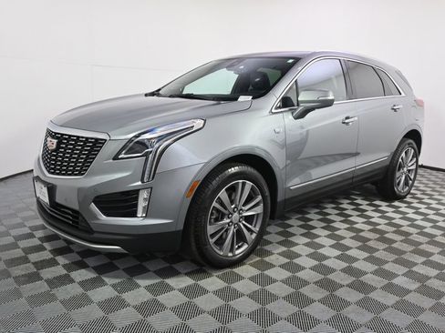 Used 2025 Cadillac XT5 Premium Luxury AWD/4WD image 2