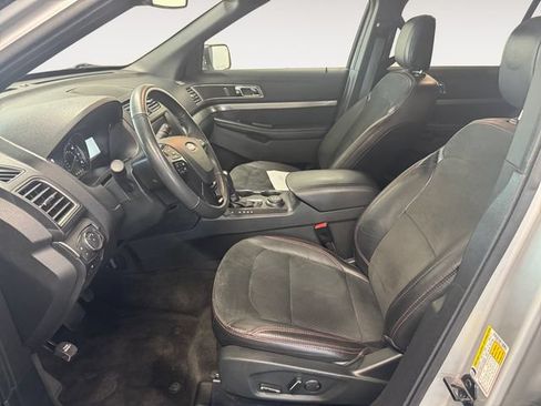 Used 2018 Ford Explorer XLT w/ Equipment Group 202A AWD/4WD image 7