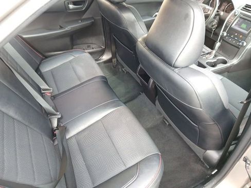 Used 2017 Toyota Camry SE image 11