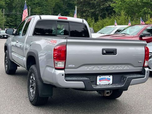 Used 2016 Toyota Tacoma TRD Off-Road w/ Premium & Technology Package AWD/4WD image 3