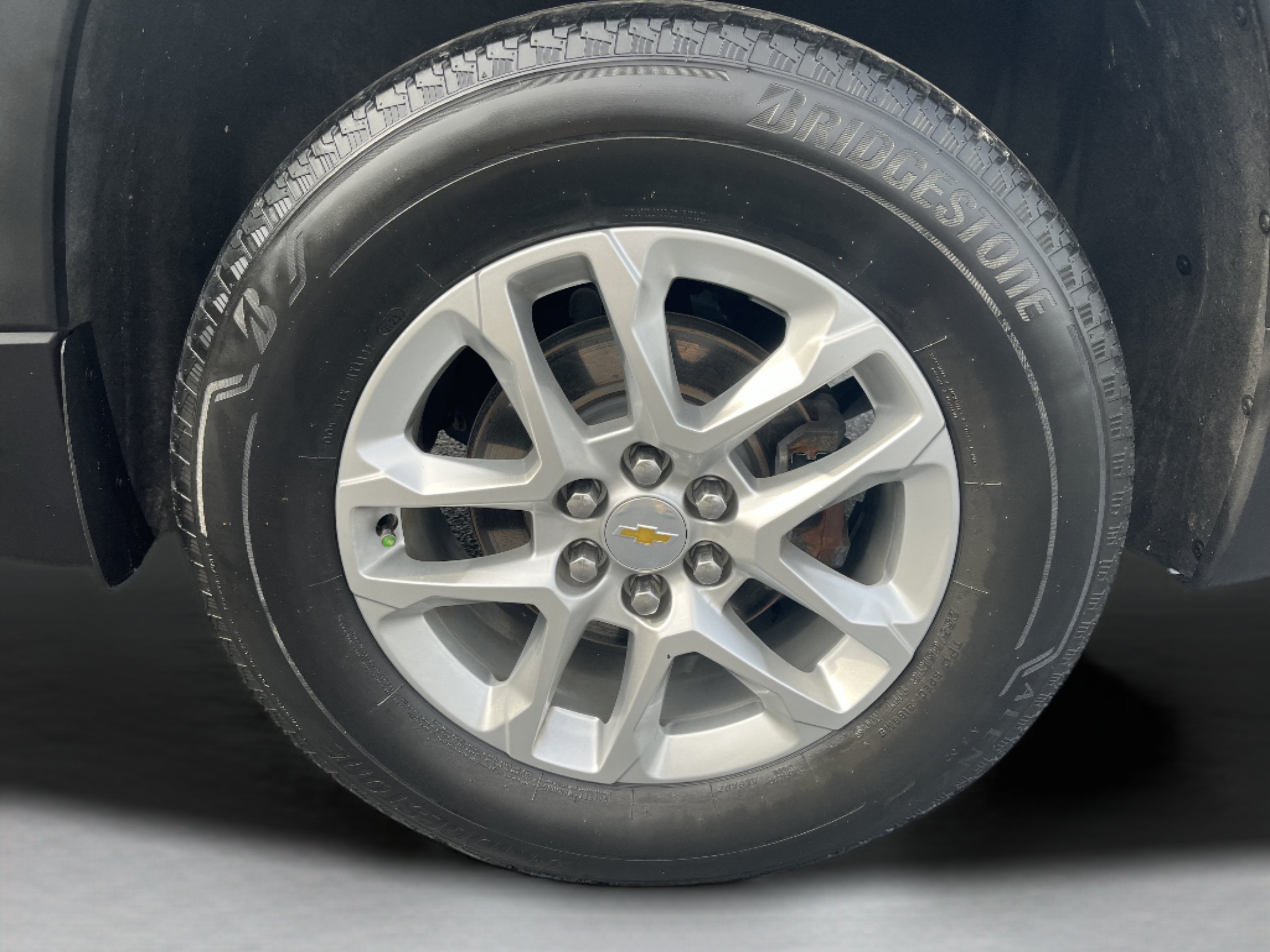 Used 2023 Chevrolet Traverse LS FWD image 10