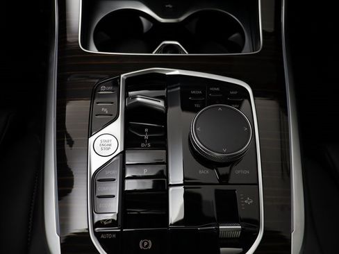 New 2026 BMW X7 xDrive40i w/ Premium Package image 12