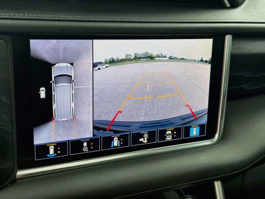 Used 2021 GMC Yukon Denali w/ Denali Premium Package AWD/4WD image 16