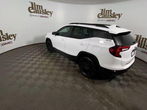 Used 2023 GMC Terrain SLE w/ Driver Convenience Package image 6