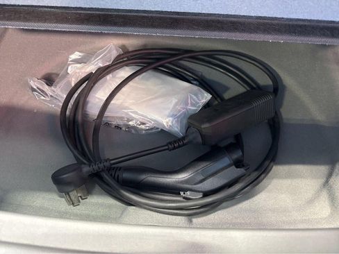 Used 2023 Chevrolet Bolt EUV Premier w/ Sun & Sound Package FWD image 33