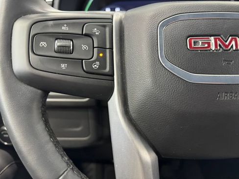 Used 2024 GMC Yukon SLT w/ SLT Luxury Package image 22